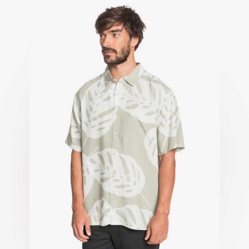 QUIKSILVER Huge Leaves Short Sleeve Button Up Big Leaves Men’s‎ Size Medium